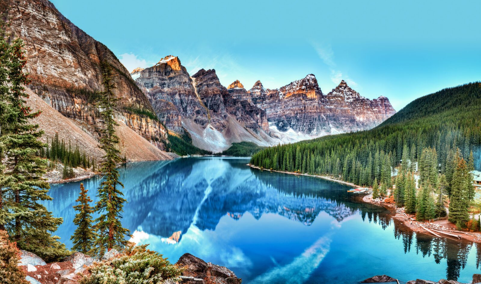 Sunrise at Moraine lake