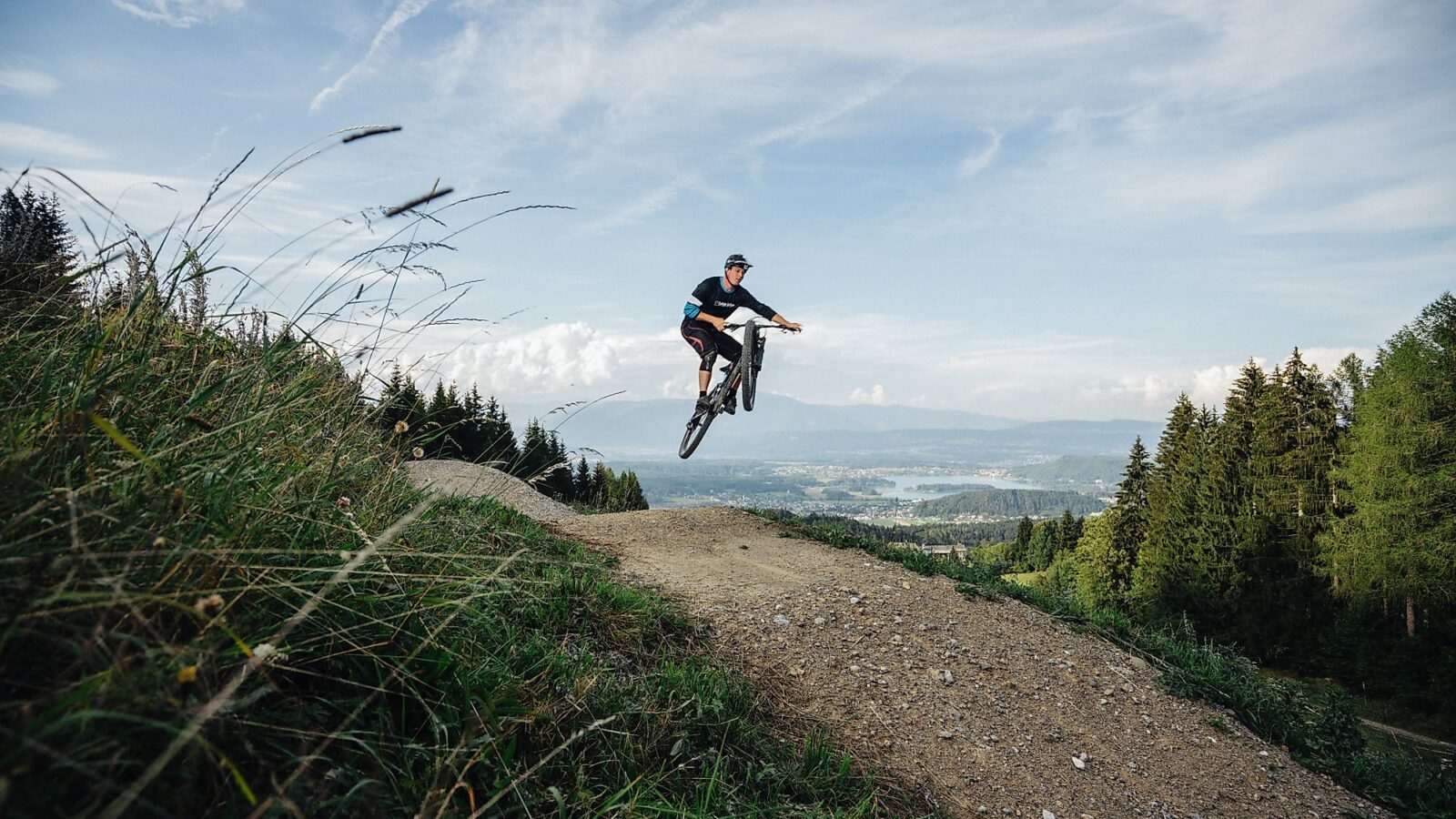 flowgartner_trail_lake_bike-original_(f)_Martin-Hofmann_(c)_Region-Villach-Tourismus-GmbH