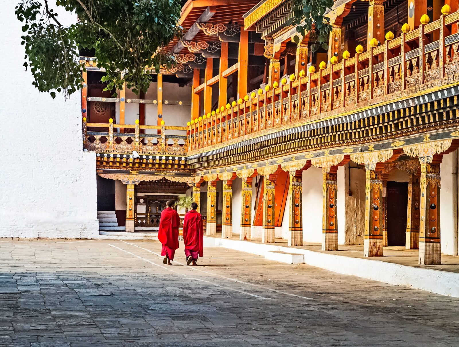 Buddhistische Mönche im Punakha Dzong